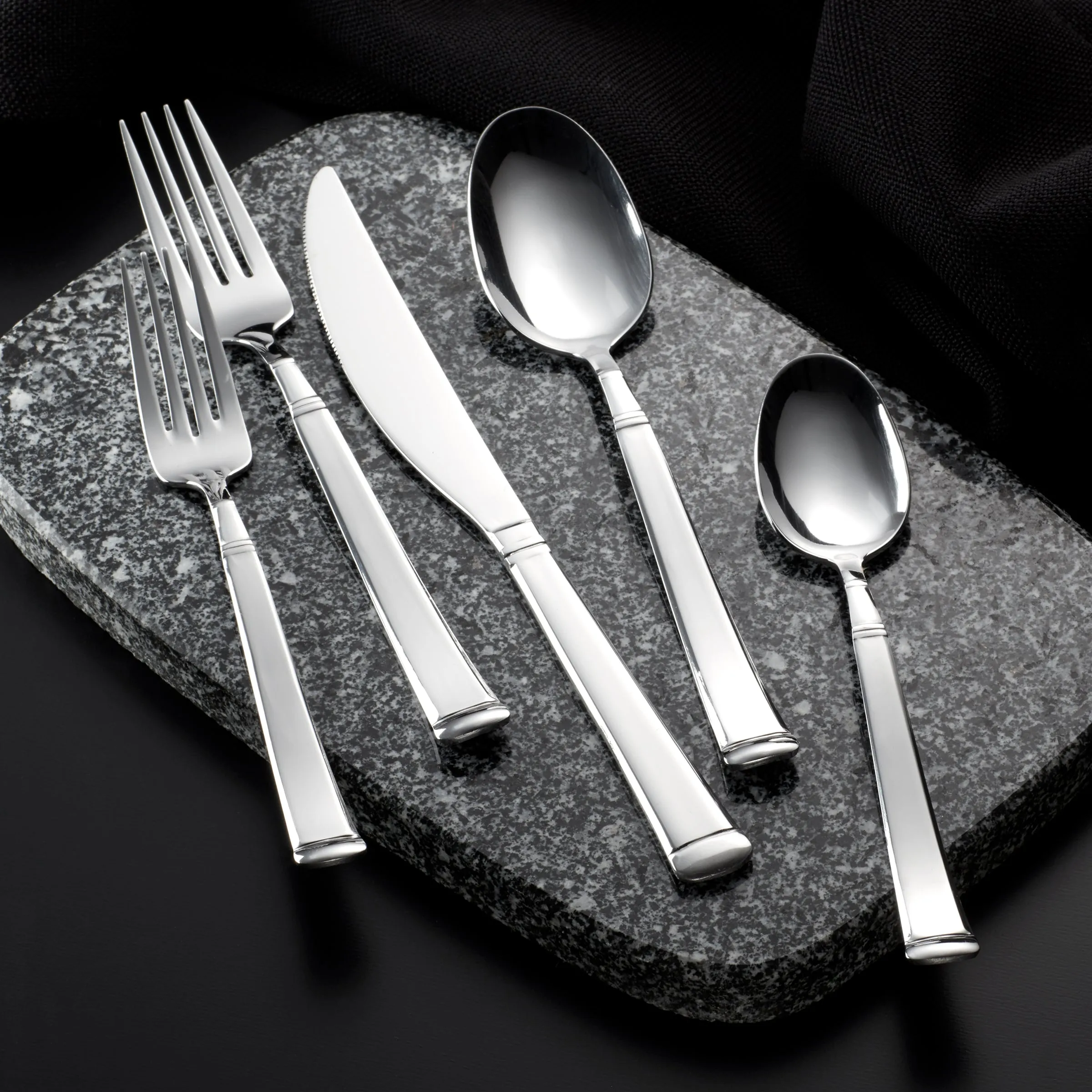 Avenue 20 Piece Flatware Set
